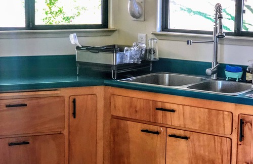 Cedar Ridge Cottage | Hummingbird House - Scenic Peaceful Foothills Getaway only minutes from downtown