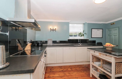 Temple Cloud Cottage | HUMPHRESTON HOUSE, pet friendly, with open fire in Temple Cloud