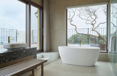 Jeju City Hotel | Hundert Hills