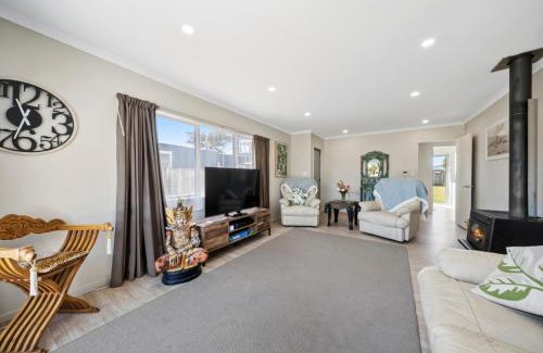 Himatangi Beach House | Hunia Haven - Himatangi Beach Holiday Home
