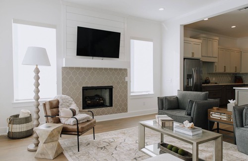 Bixby House | Hunter Hollow - bright & modern retreat near Tulsa