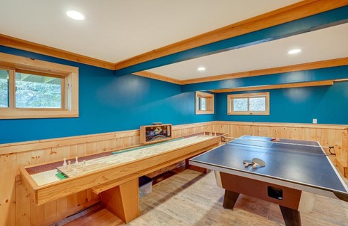Hunter House | Hunter Mountain Home with Game Room 1 Mi to Skiing!