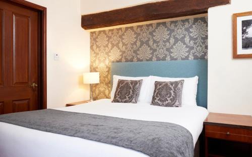Kingscote Hotel | Hunters Hall Inn by Greene King Inns