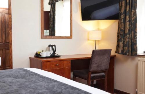 Kingscote Hotel | Hunters Hall Inn by Greene King Inns