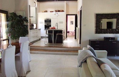 Gualdo Cottage | Hunters Lodge - luxury 1 bedroom house with exclusive pool.