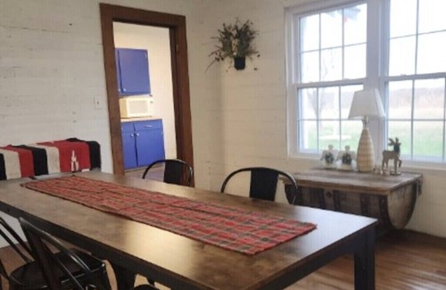 Vernon House | Hunting - Fishing - equestrian - Ranchette