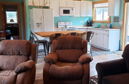 Salmon Cabin | Hunting ~n~ Hooks Getaway