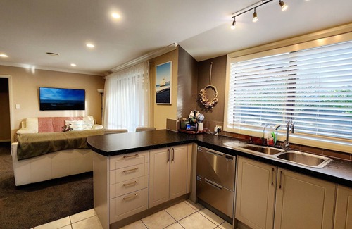 Hamilton House | Huntington Honey - Where every stay feels like home