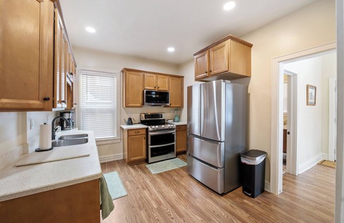Huntington House | Huntington Modern History - 4BR MU, DT, St Marys