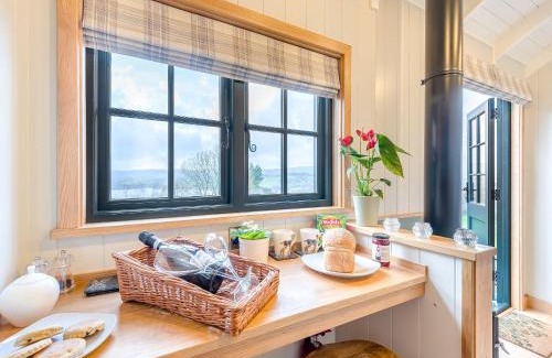 Monkswood House | Hut Uk42176