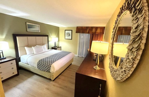 South Hutchinson Hotel | Hutchi Bell