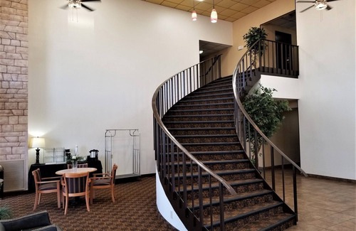 South Hutchinson Hotel | Hutchi Bell