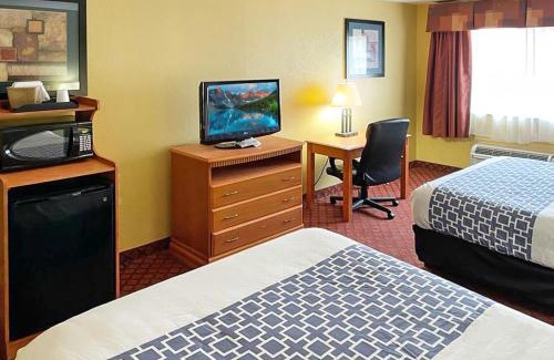 South Hutchinson Hotel | HUTCHI BELL