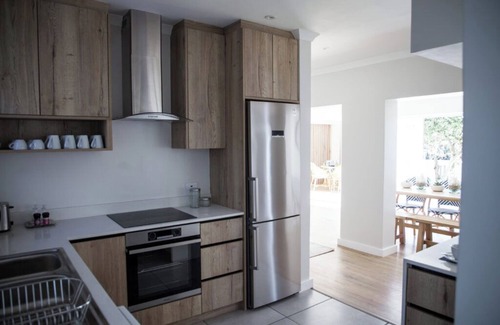 Melkbosstrand House | Huus Dejuna Family-friendly with private swimming pool and sea view
