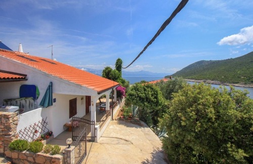 Pokrivenik House | Hvar, Zarače Family house with terrace, barbecue and outdoor kitchen, 50 m from the beach