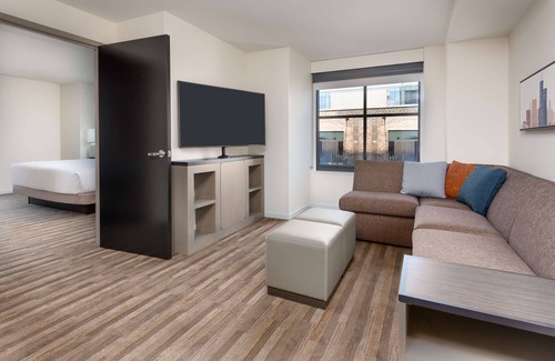 West Loop Hotel | Hyatt House Chicago West Loop