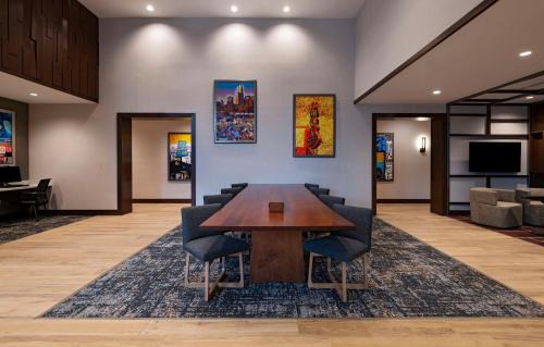 Four Points Hotel | Hyatt Place Austin Lake Travis/Four Points