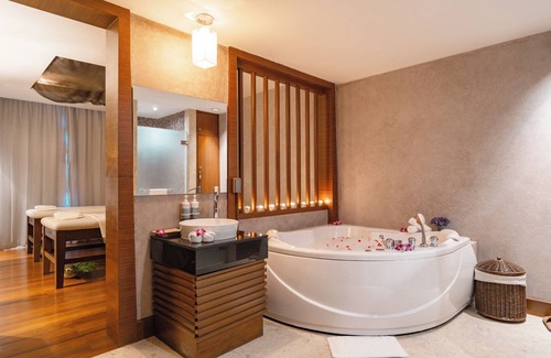 Nong Prue Hotel | Hyatt Regency Bangkok Suvarnabhumi Airport