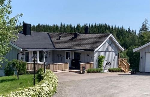 Trogstad Apartment | Hybel i underetasje 700m fra strand