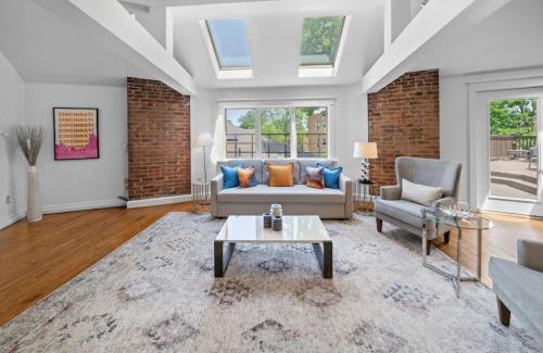 Hyde Park Apartment | Hyde Park Penthouse with Private Patio