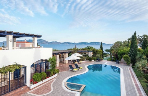Pigadia Villa | Hydra Bay Resort - Villa Elandra