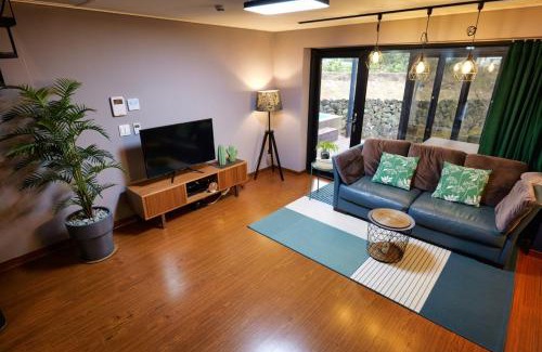 Hallim House | Hyeopjae MoonBeam