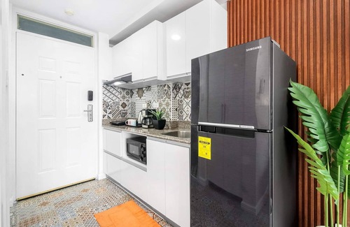 Mactan Export Processing Zone Apartment | Hyllia by J&J (Near Airport| Wi-Fi | Netflix)