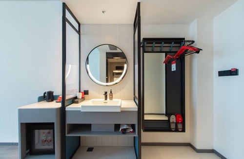 Qingdao House | ibis Jiaodong Airport EMU Town Store