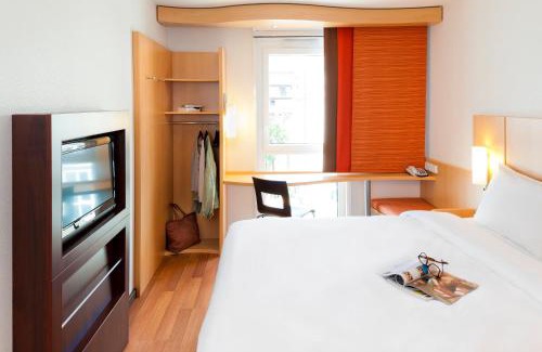 Chaponnay Hotel | ibis Lyon Est Chaponnay