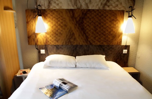 Maisons-Laffitte Hotel | ibis Maisons Laffitte
