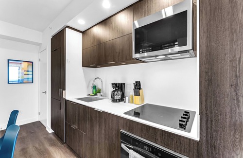 Burlington Condo | Ibiza-Inspired Condo w/Waterfront View | Sleeps 4