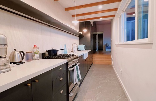 Financial District Cottage | Iconic 2BR, Bay Views, Walk to SF Landmarks- Detached Cottage, at the Park
