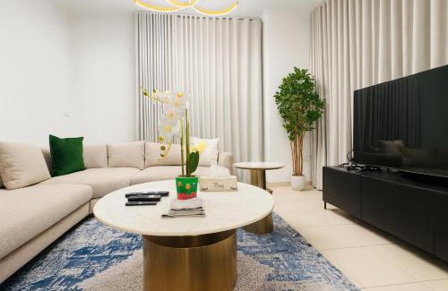 Trade Centre 1 Apartment | Iconic Burj & Fountain View Retreat