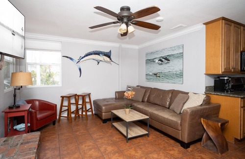 Mission Beach House | Iconic Cottage, Steps to Beach/Ocean, AC,Parking