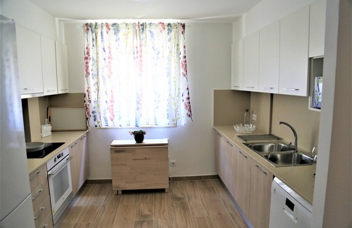 Sant Feliu de Pallerols Apartment | Idílico Apartamento a la Orilla del río Brugent