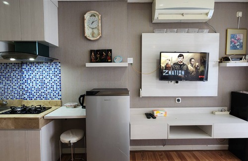 Old Jakarta Apartment | Studio18 @Elpis Kemayoran free Netflix & YouTube