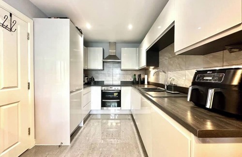 Bicester House | Ideal 4 Bedroomed House in Bicester