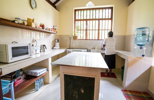 Kathaluwa House | Ideal for Groups - 7 bedrooms - sleeps 18 to 20 pax - 2 pools - two villas