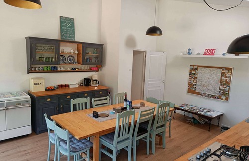 Vernoux-en-Gatine House | IDEAL LOCATION FOR A LARGE FAMILY OR SMALL GROUP, 8 PEOPLE, IN A QUIET HAMLET