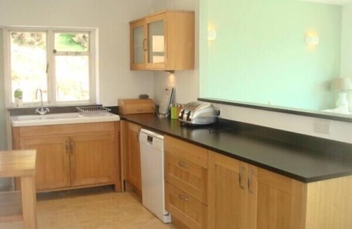 Crynant House | Ideal location for families who like sandy beaches and dramatic coastal scenery
