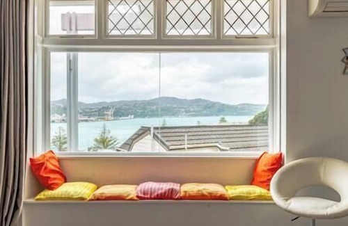 Oriental Bay House | Ideal location for groups, family, friends or work
