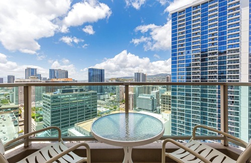 McCully - Moiliili Apartment | Ideal Location w/City Views - Ala Moana Hotel 2729