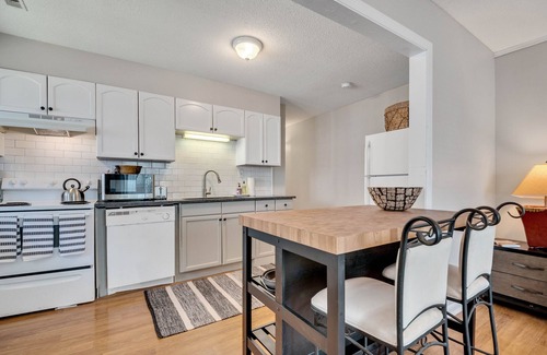 North Chattanooga Apartment | Ideal Northshore location! Stylish, cozy decor!
