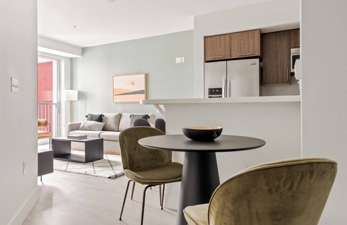 Centennial Apartment | Ideal Redwood City 1BR w/Gym & W/D, next to Caltrain, by Blueground