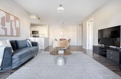 Sunnyvale Apartment | Ideal Sunnyvale 2BR w/A/C, Parking & Pool, walk to Apple, by Blueground