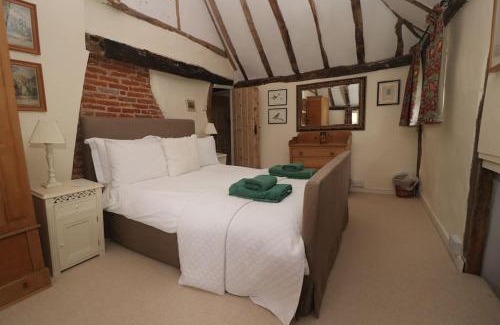 Petham House | Idyllic 15th century farmhouse with hot tub