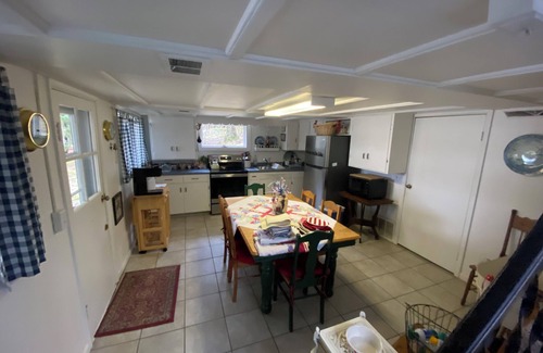 Fountain Cottage | Idyllic 3-Bedroom Lake Front Cottage on Ford Lake