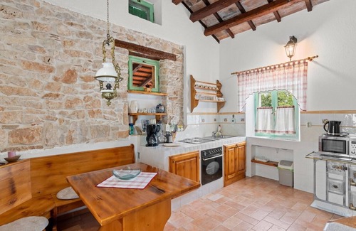 Martinski Villa | Idyllic Casa Corona with pool
