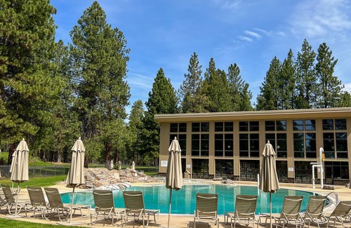 Black Butte Ranch House | Idyllic Central Oregon condo with pools, athletic courts, wood fireplace, & AC