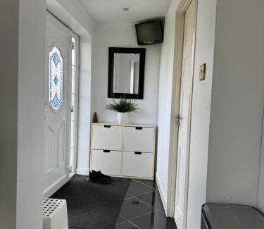 Leyton House | Idyllic Cottage in Jubilee Park